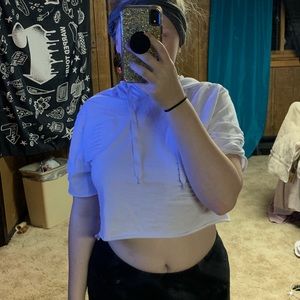 Ripped crop tee 💘